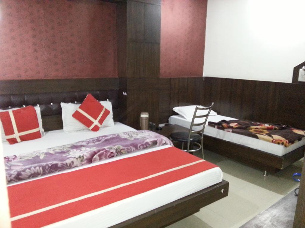 Hotel Shivam International - A Well Hygiene Property All Staff Vaccinated " New Delhi Rom bilde