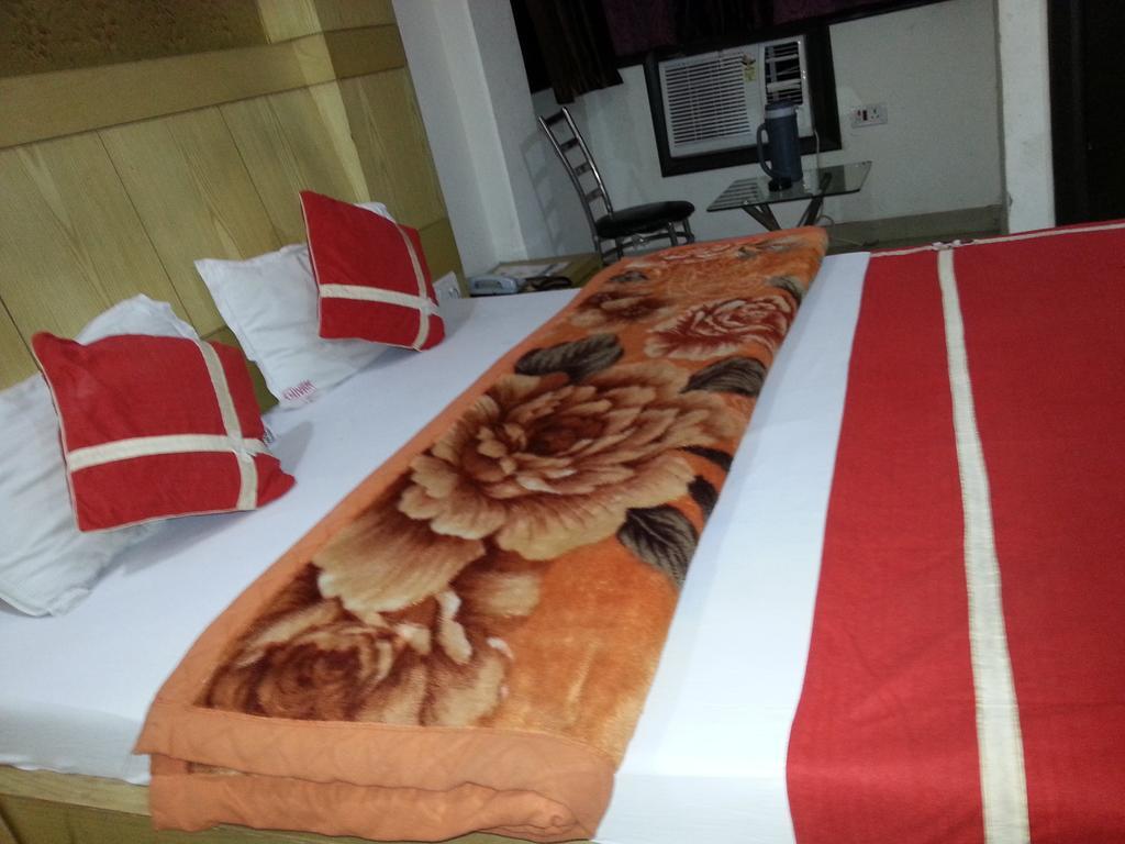 Hotel Shivam International - A Well Hygiene Property All Staff Vaccinated " New Delhi Rom bilde